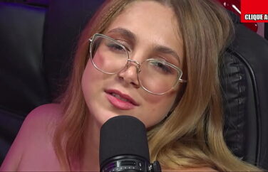 Novinha Safada Gozando na Siririca Forte – Bucetinha Molhada Pulsando e Jorrando 4K! 🔥💦