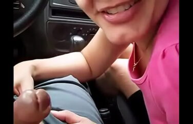 Raquel pagou boquete dentro do carro na rua